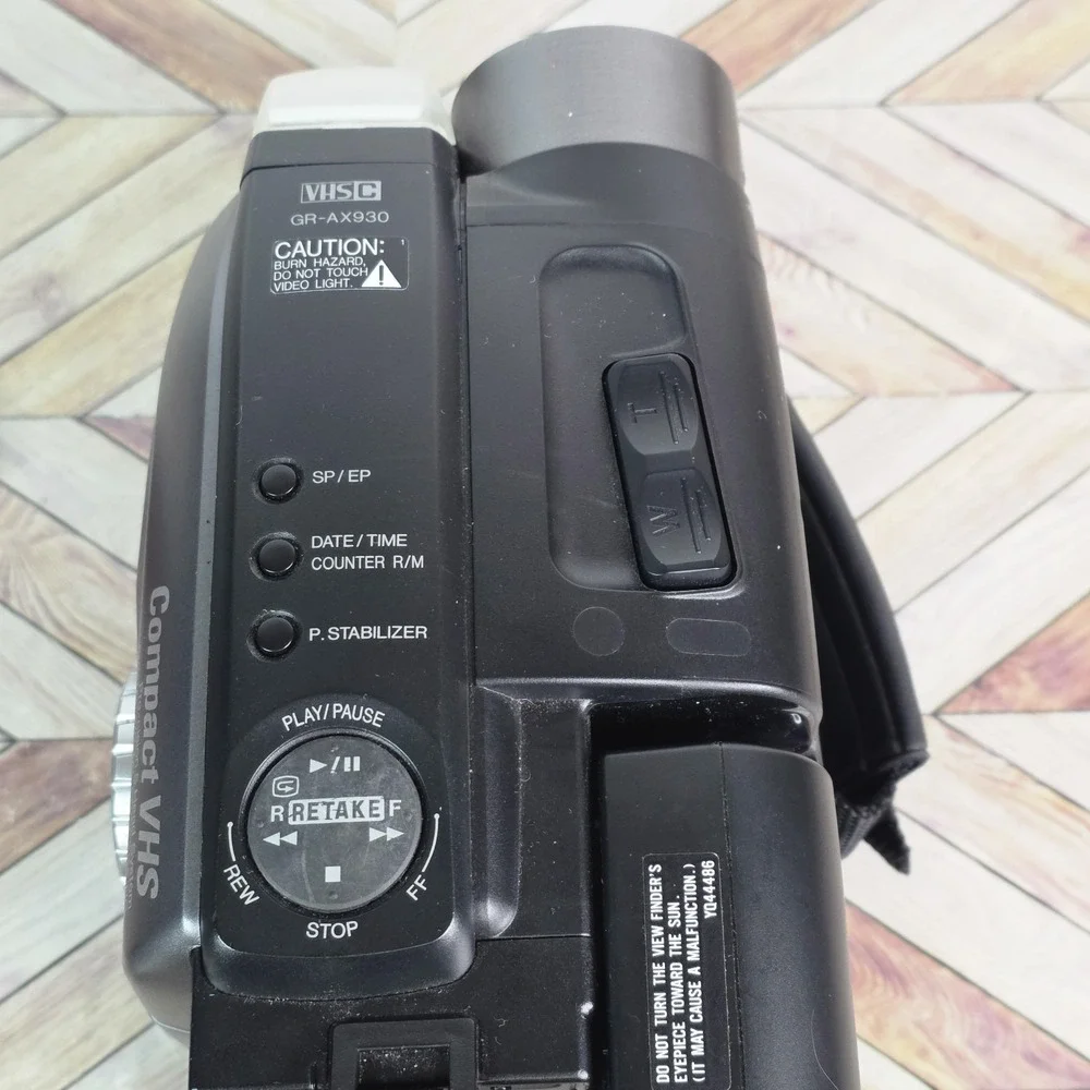VTG 1998 JVC GR-AX930U Compact VHS Camcorder Videomovie Bundle TESTED Works